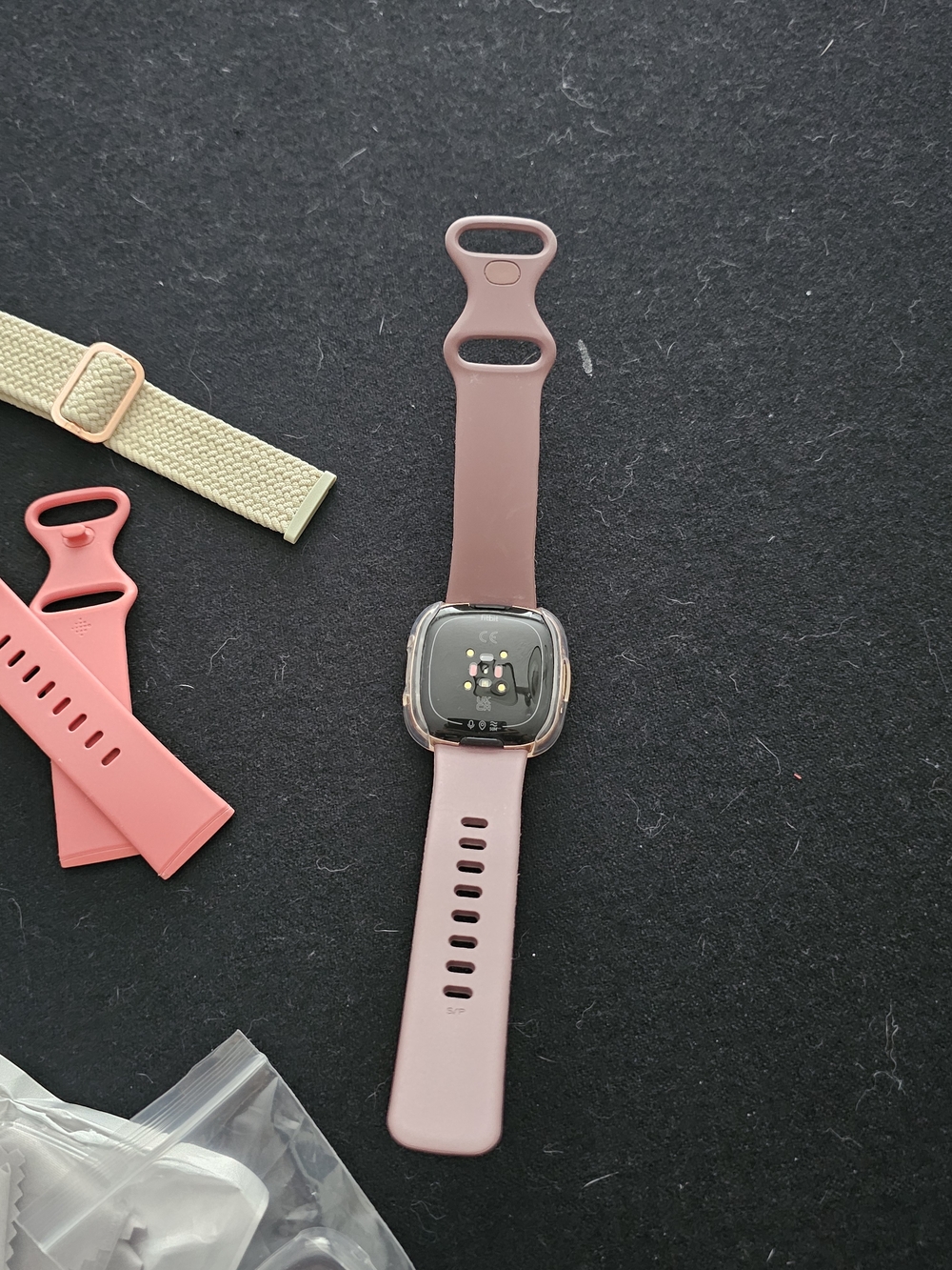 Fitbit Versa 4 Pink Sand /Rose Gold - Picture 4 of 8